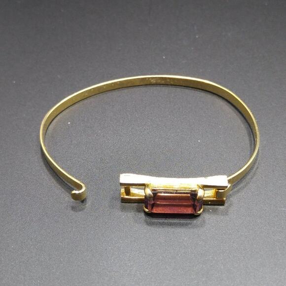 Vintage Avon Purple Faceted Glass Stone Gold Tone Hinged Bangle Bracelet 7" - Picture 6 of 8
